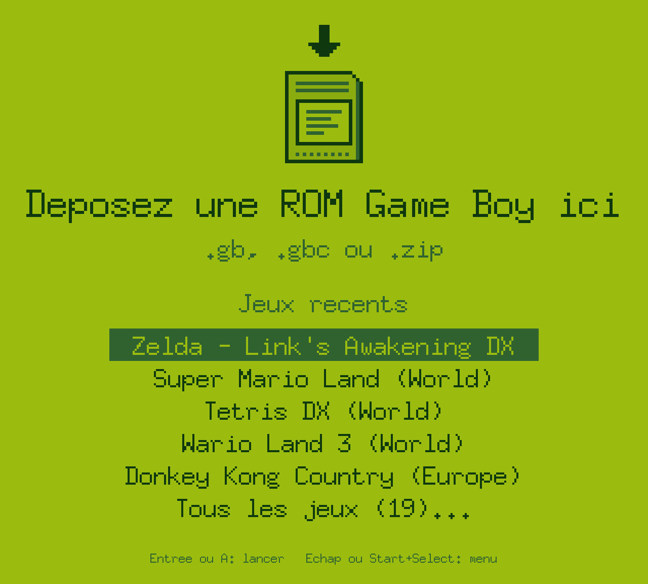 Écran d'accueil de gbe lancé sans ROM : une cartouche Game Boy en pixel art sous une flèche, l'invitation « Deposez une ROM Game Boy ici », la liste des jeux récents, Zelda sélectionné, et l'entrée « Tous les jeux »